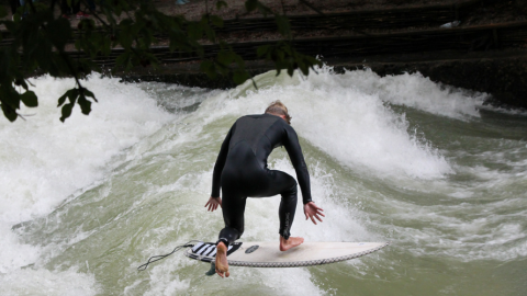Surfen im Münchner Eisbach